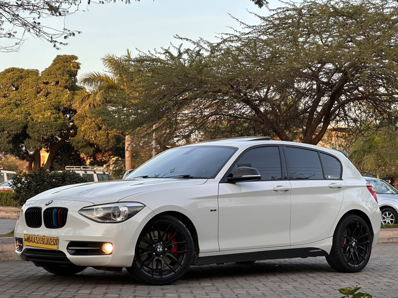 BMW 1 SERIES thumbnail 2